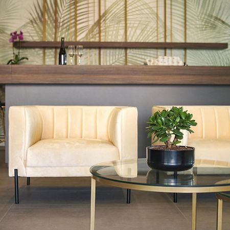 Residence Goldoni6 Suite Apartment Римини Экстерьер фото