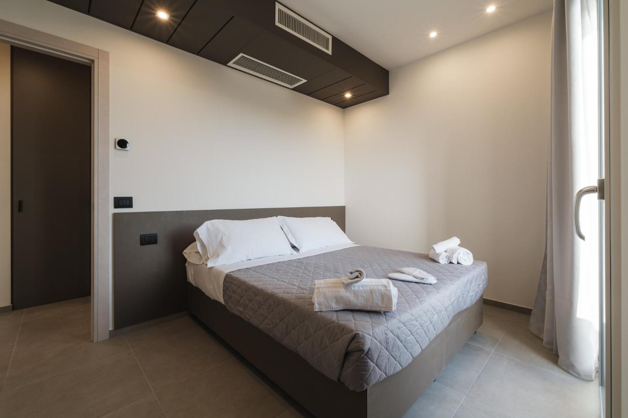 Residence Goldoni6 Suite Apartment Римини Экстерьер фото