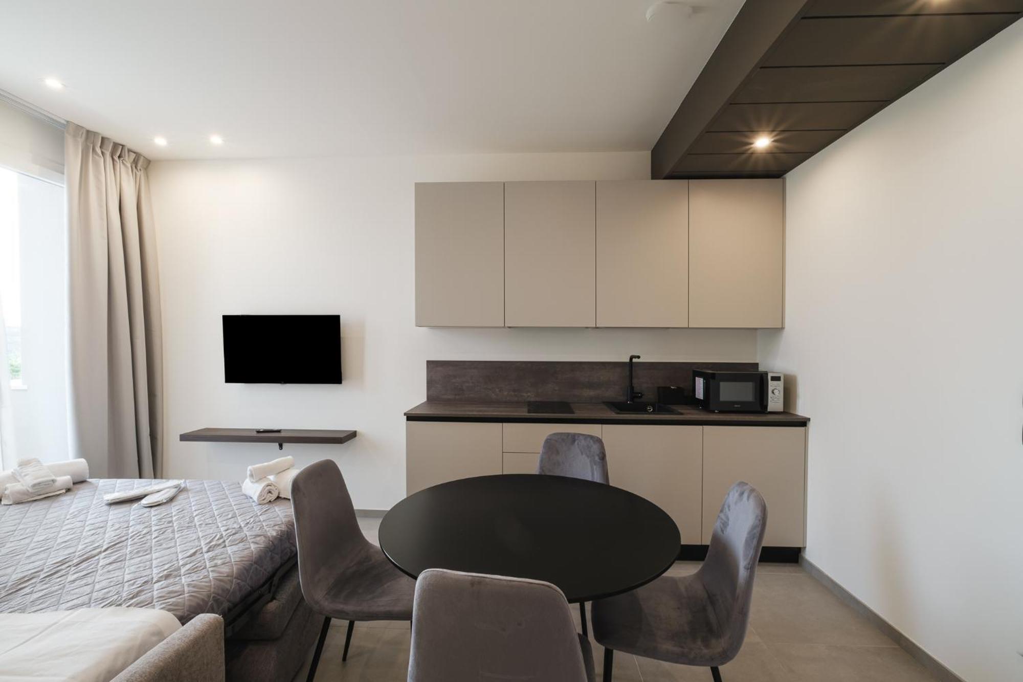Residence Goldoni6 Suite Apartment Римини Экстерьер фото