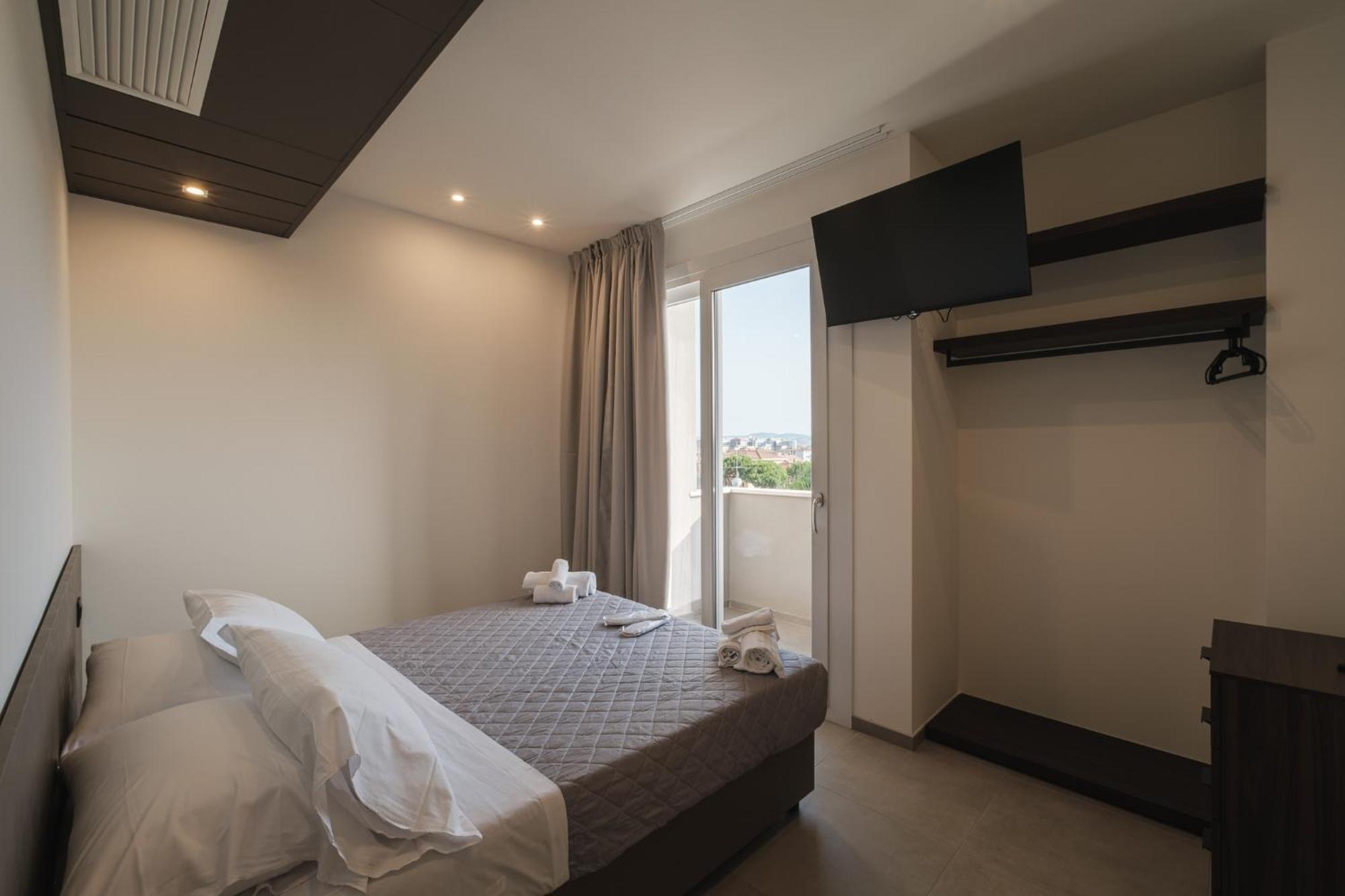 Residence Goldoni6 Suite Apartment Римини Экстерьер фото