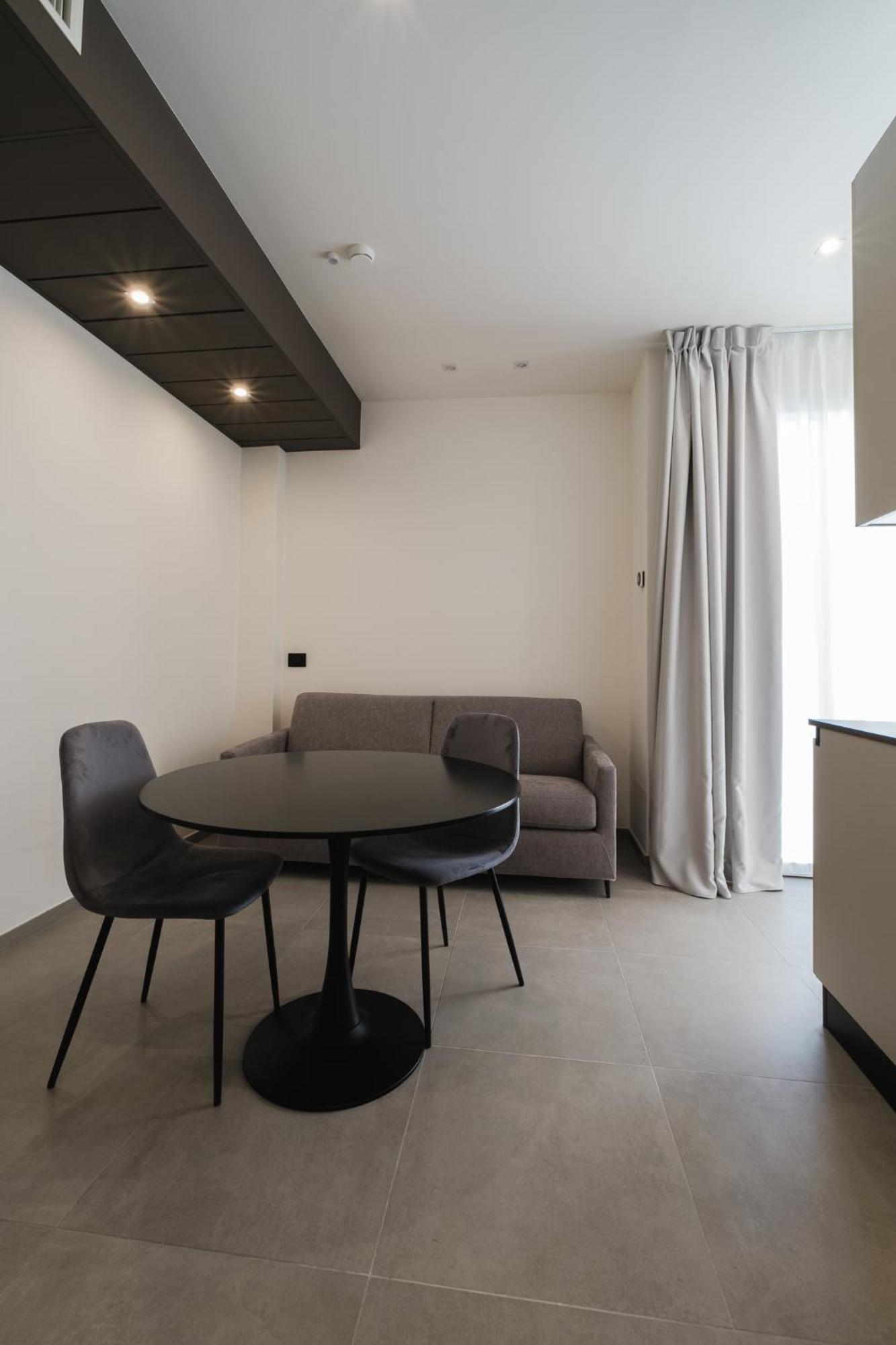 Residence Goldoni6 Suite Apartment Римини Экстерьер фото
