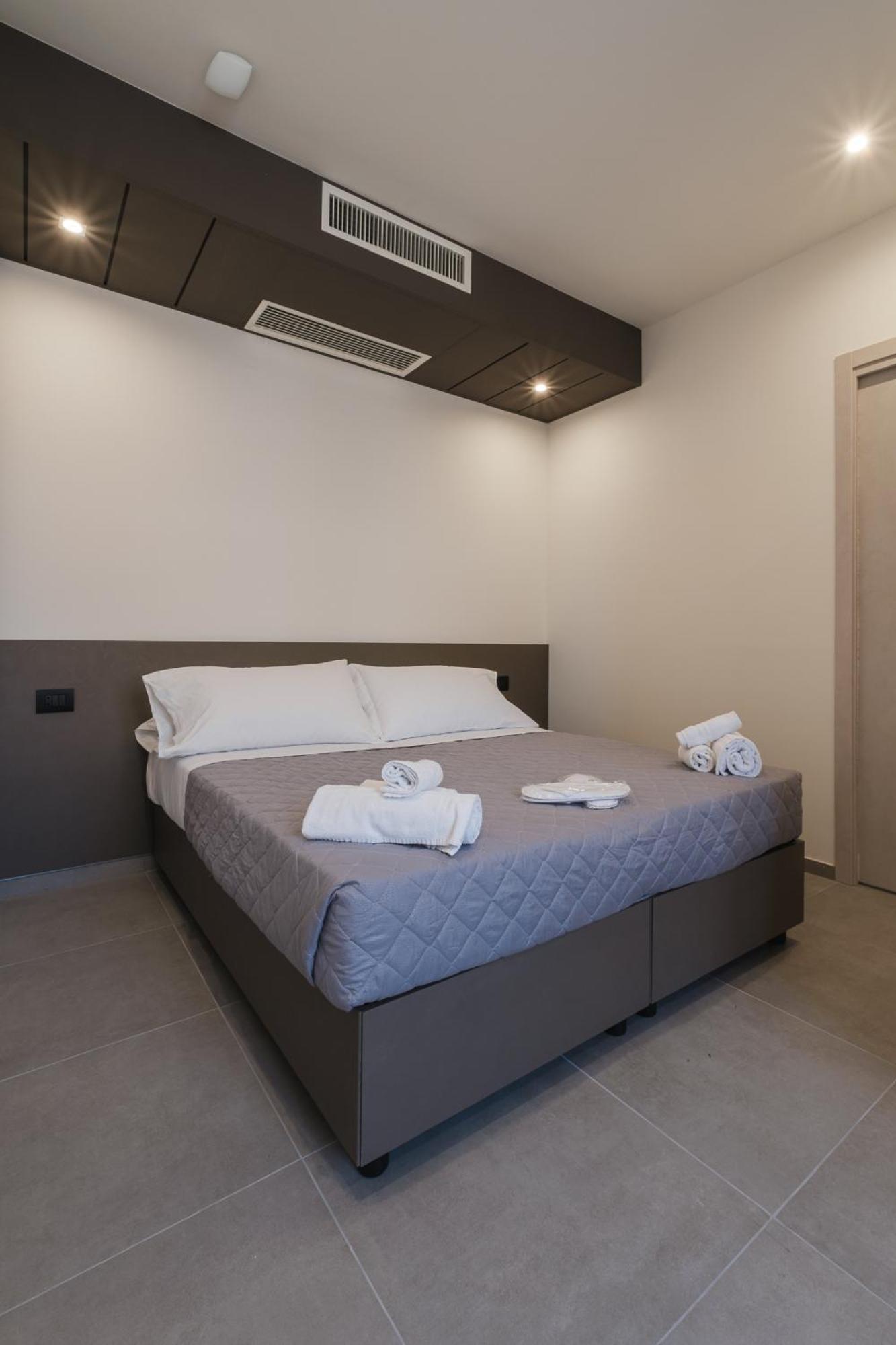 Residence Goldoni6 Suite Apartment Римини Экстерьер фото