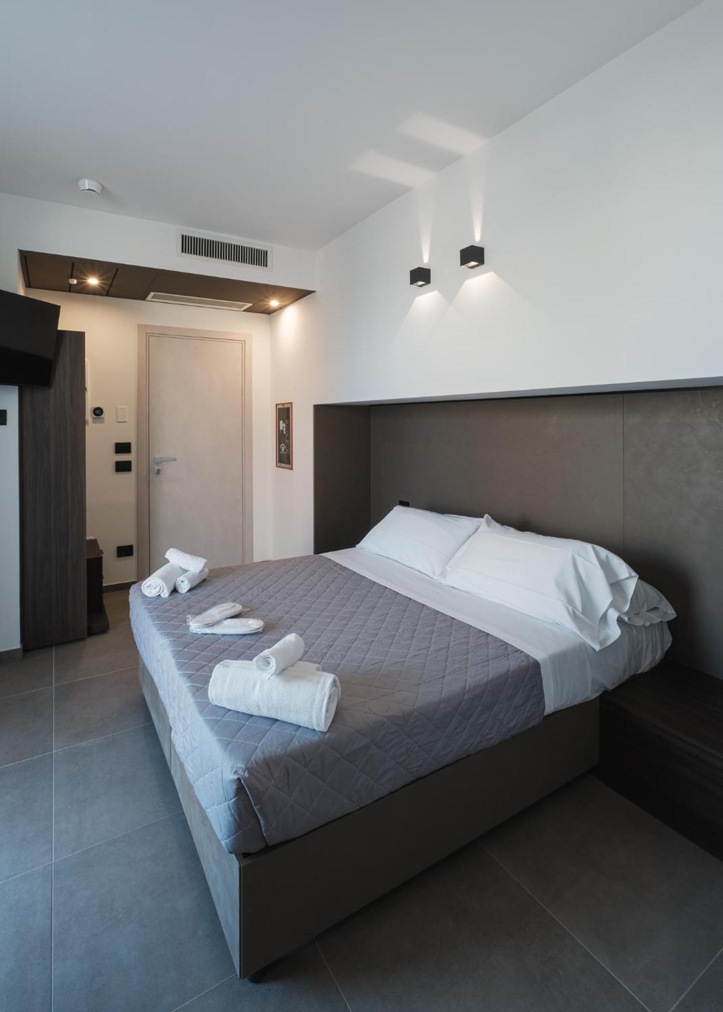 Residence Goldoni6 Suite Apartment Римини Экстерьер фото