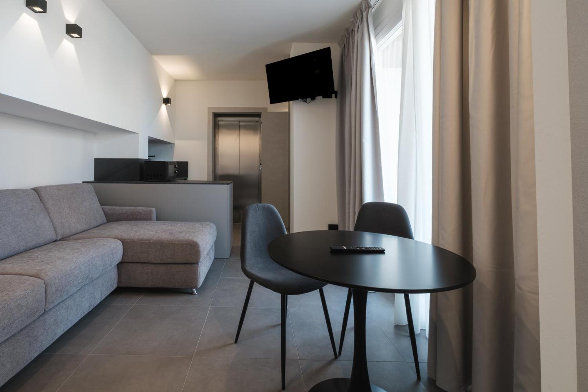 Residence Goldoni6 Suite Apartment Римини Экстерьер фото