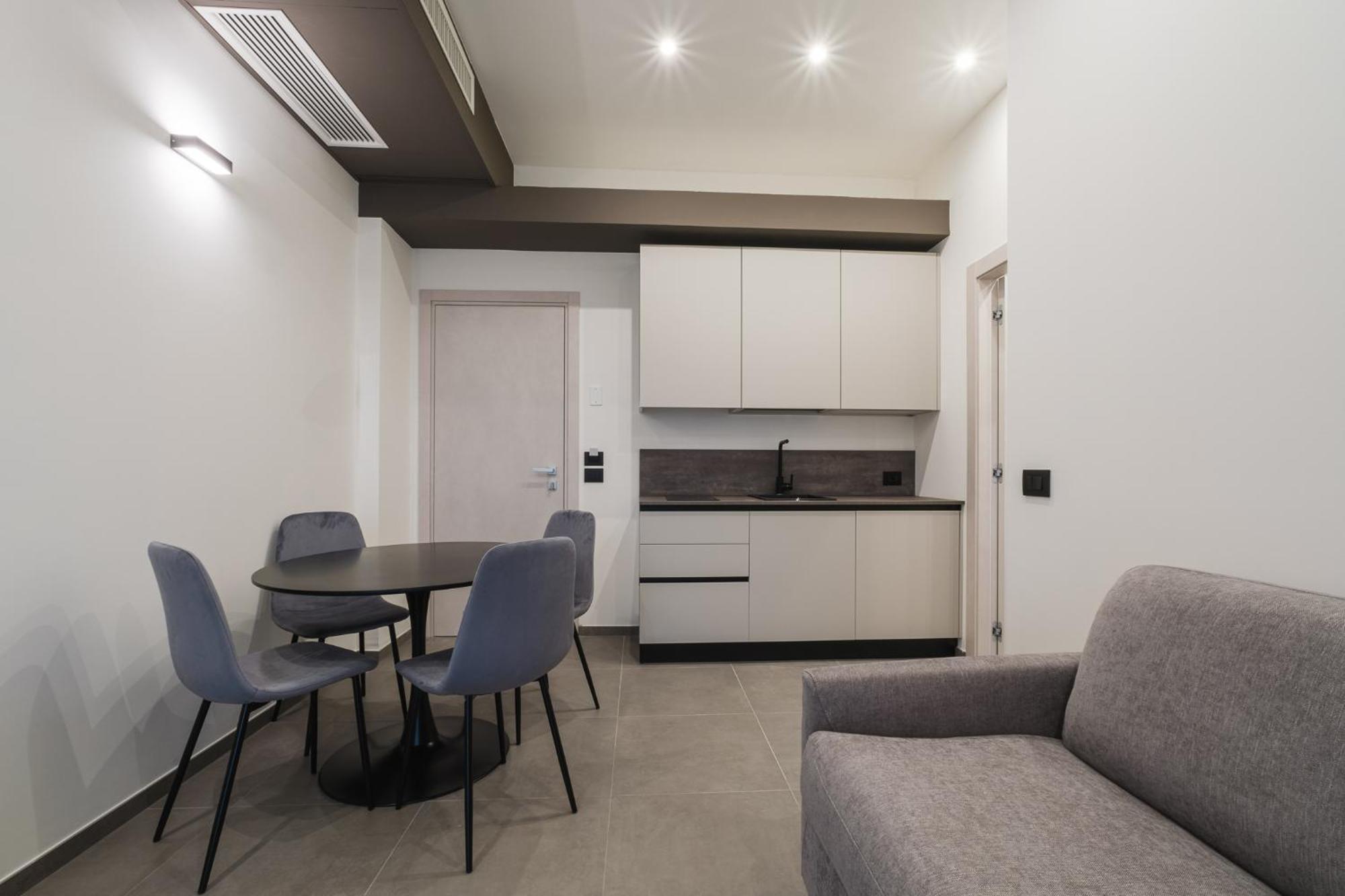Residence Goldoni6 Suite Apartment Римини Экстерьер фото