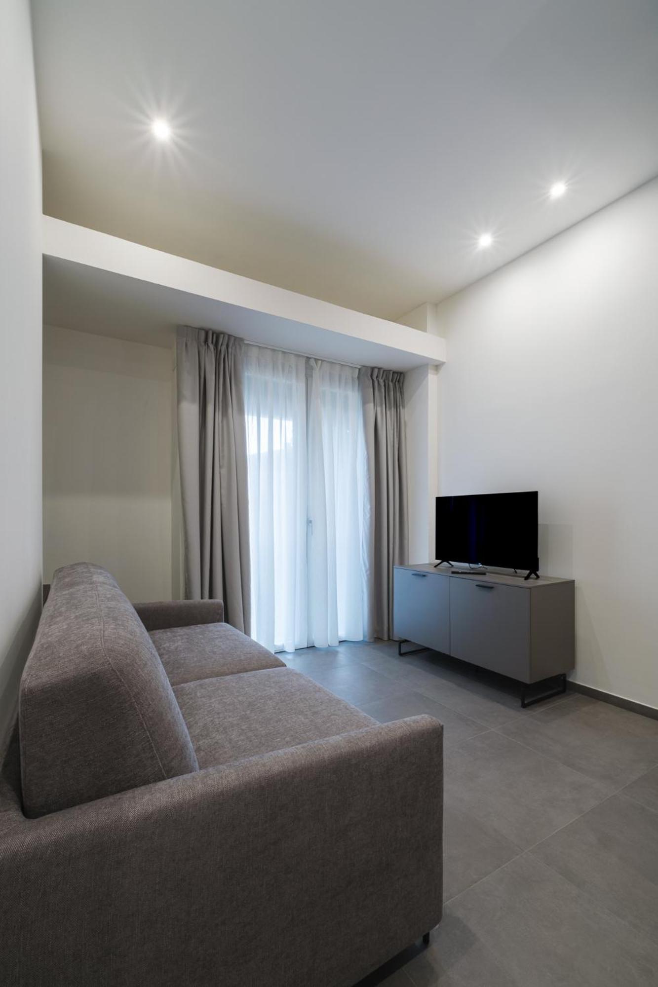 Residence Goldoni6 Suite Apartment Римини Экстерьер фото