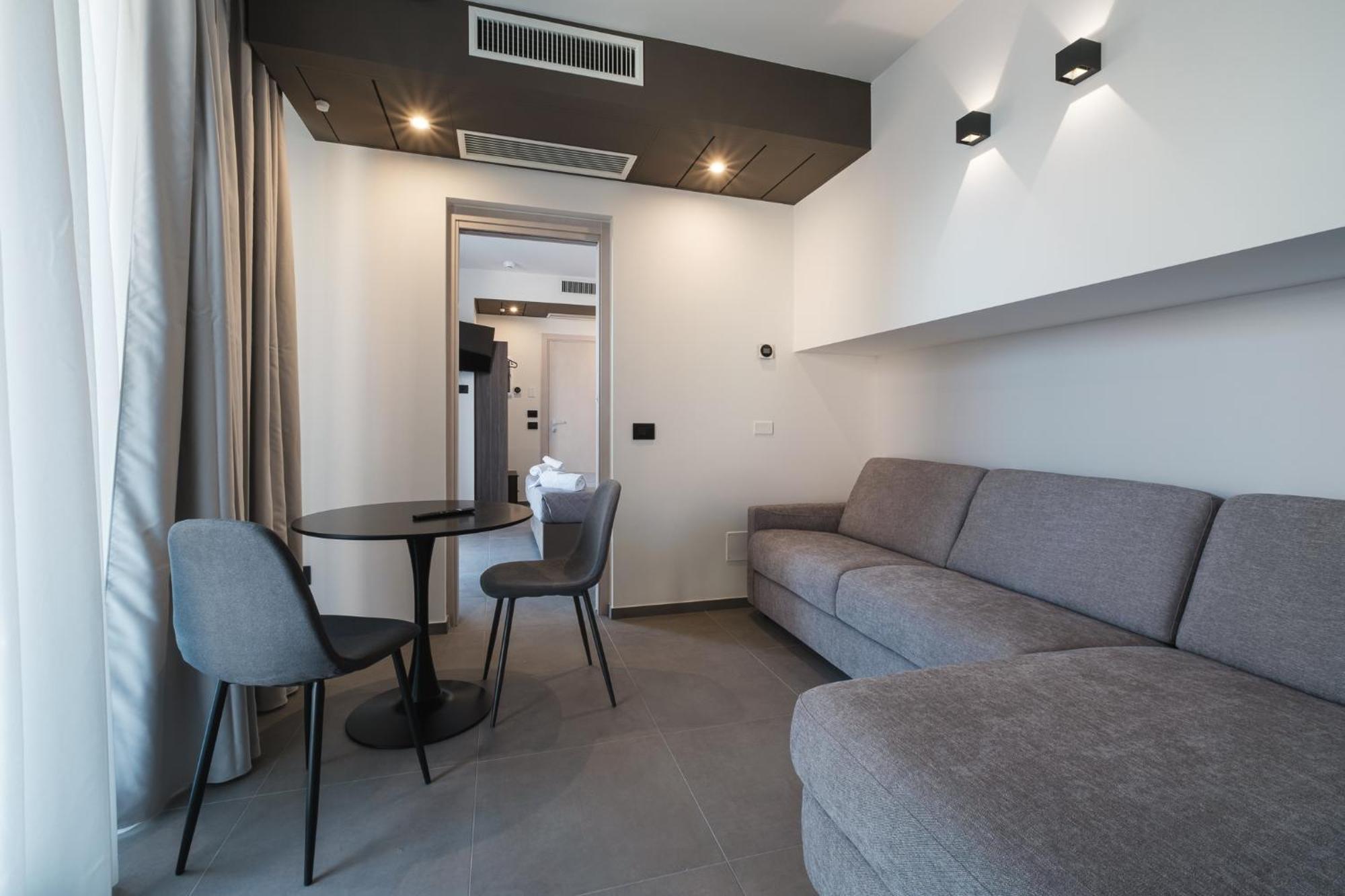 Residence Goldoni6 Suite Apartment Римини Экстерьер фото