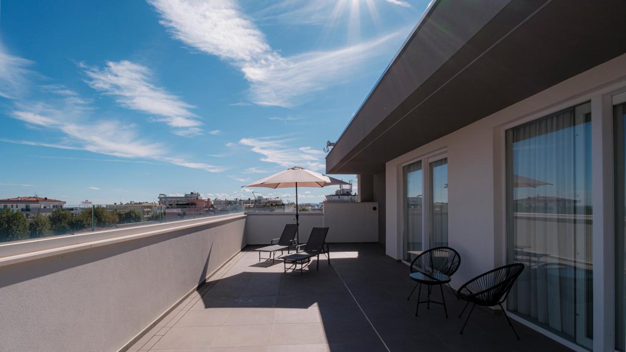 Residence Goldoni6 Suite Apartment Римини Экстерьер фото